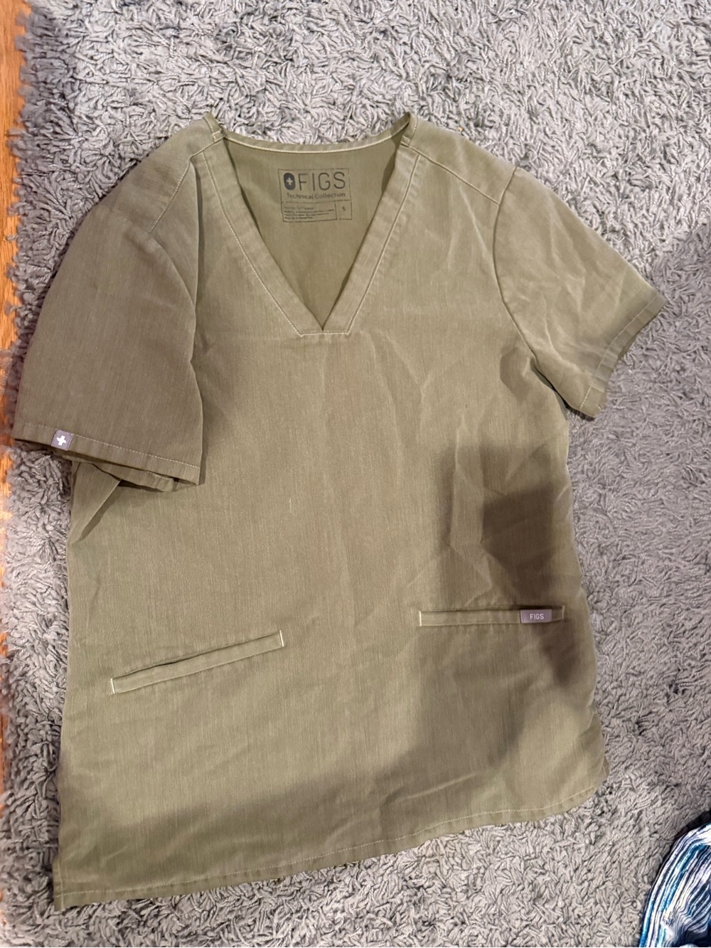 FIGS Olive V-Neck Short Sleeve Scrub Top